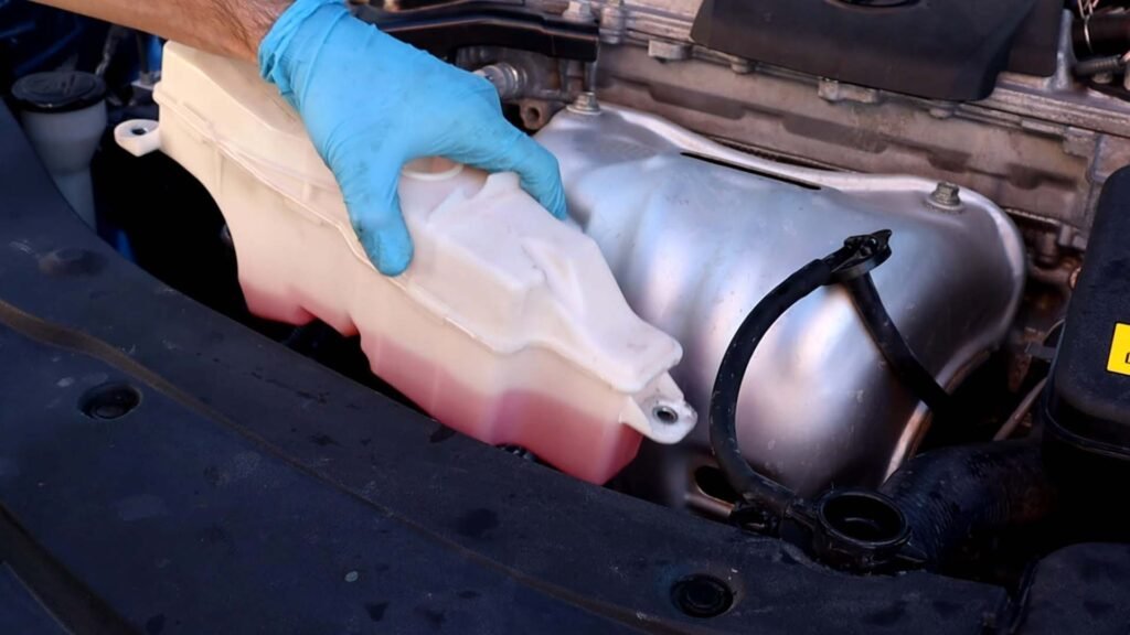 Coolant reservoir cleaning